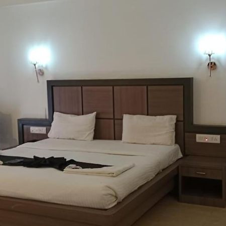 Mount Heera Hotel Madras Buitenkant foto