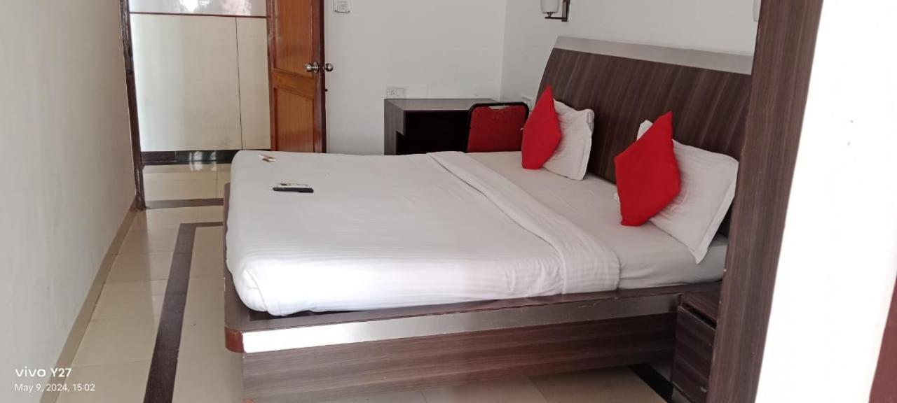 Mount Heera Hotel Madras Buitenkant foto