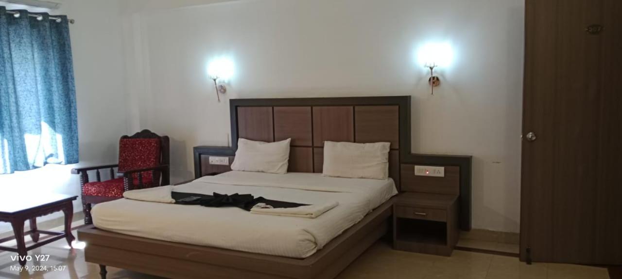 Mount Heera Hotel Madras Buitenkant foto