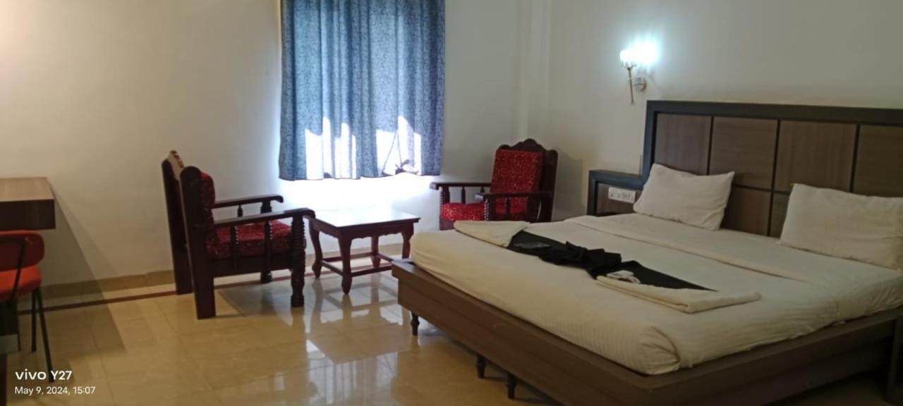 Mount Heera Hotel Madras Buitenkant foto