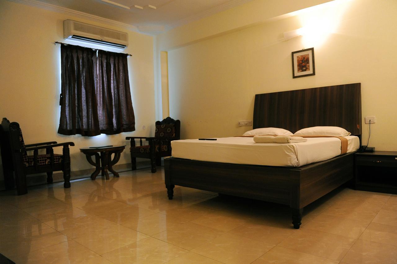 Mount Heera Hotel Madras Buitenkant foto