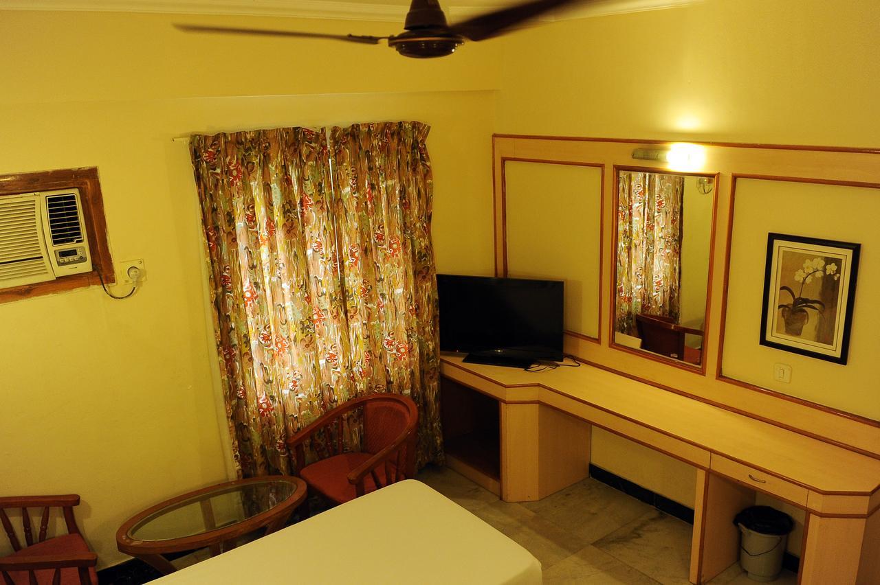 Mount Heera Hotel Madras Buitenkant foto