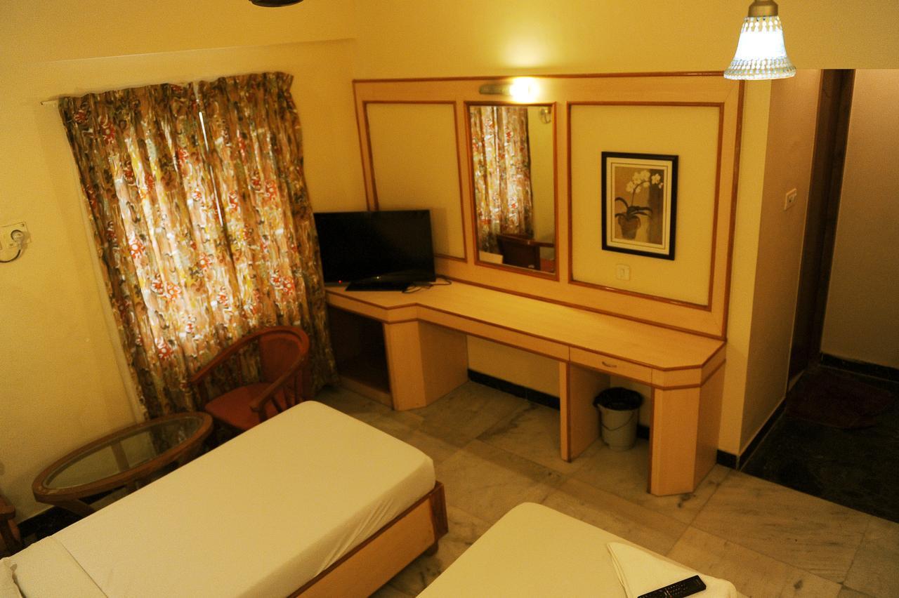 Mount Heera Hotel Madras Buitenkant foto