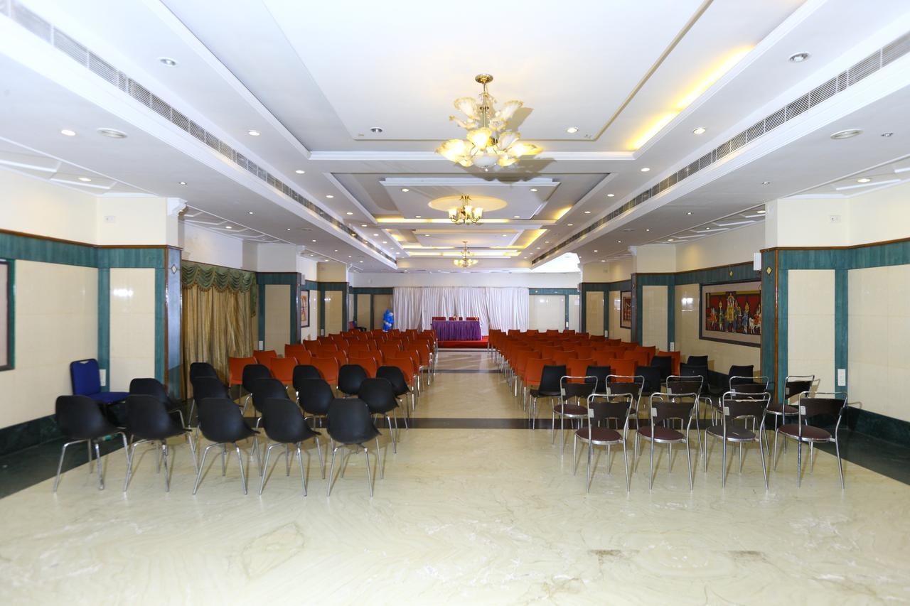 Mount Heera Hotel Madras Buitenkant foto