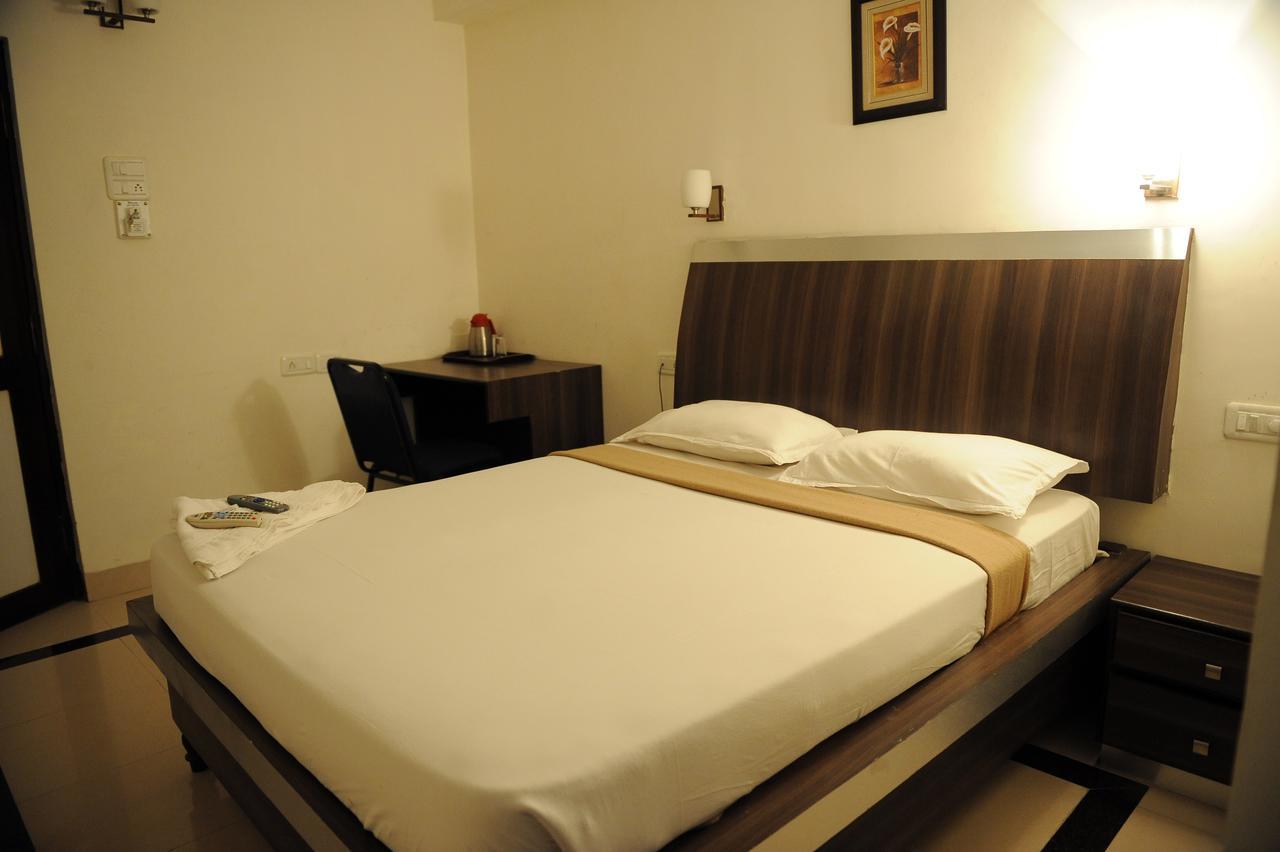 Mount Heera Hotel Madras Buitenkant foto
