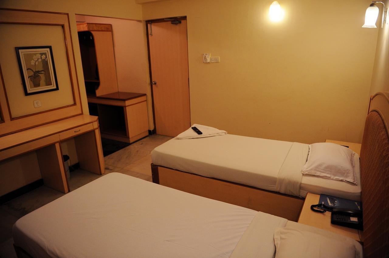 Mount Heera Hotel Madras Buitenkant foto