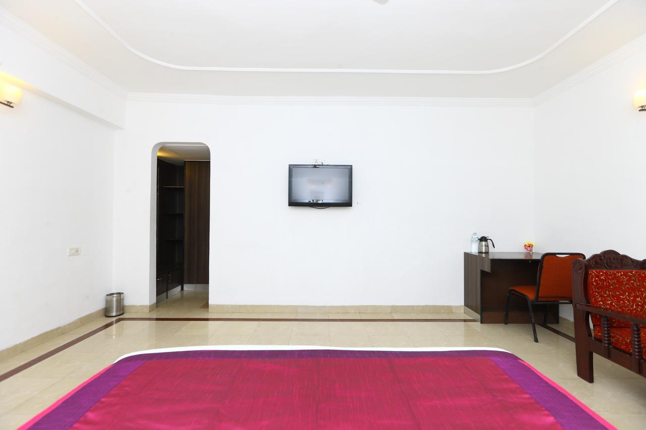 Mount Heera Hotel Madras Buitenkant foto
