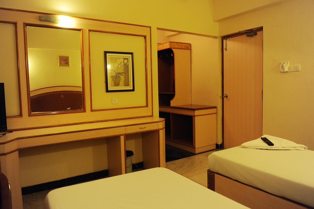 Mount Heera Hotel Madras Buitenkant foto