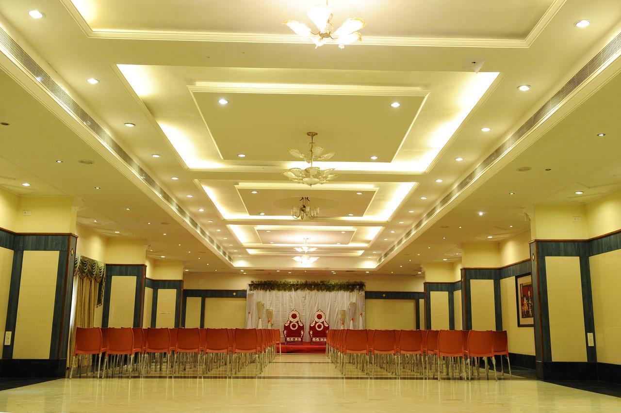 Mount Heera Hotel Madras Buitenkant foto