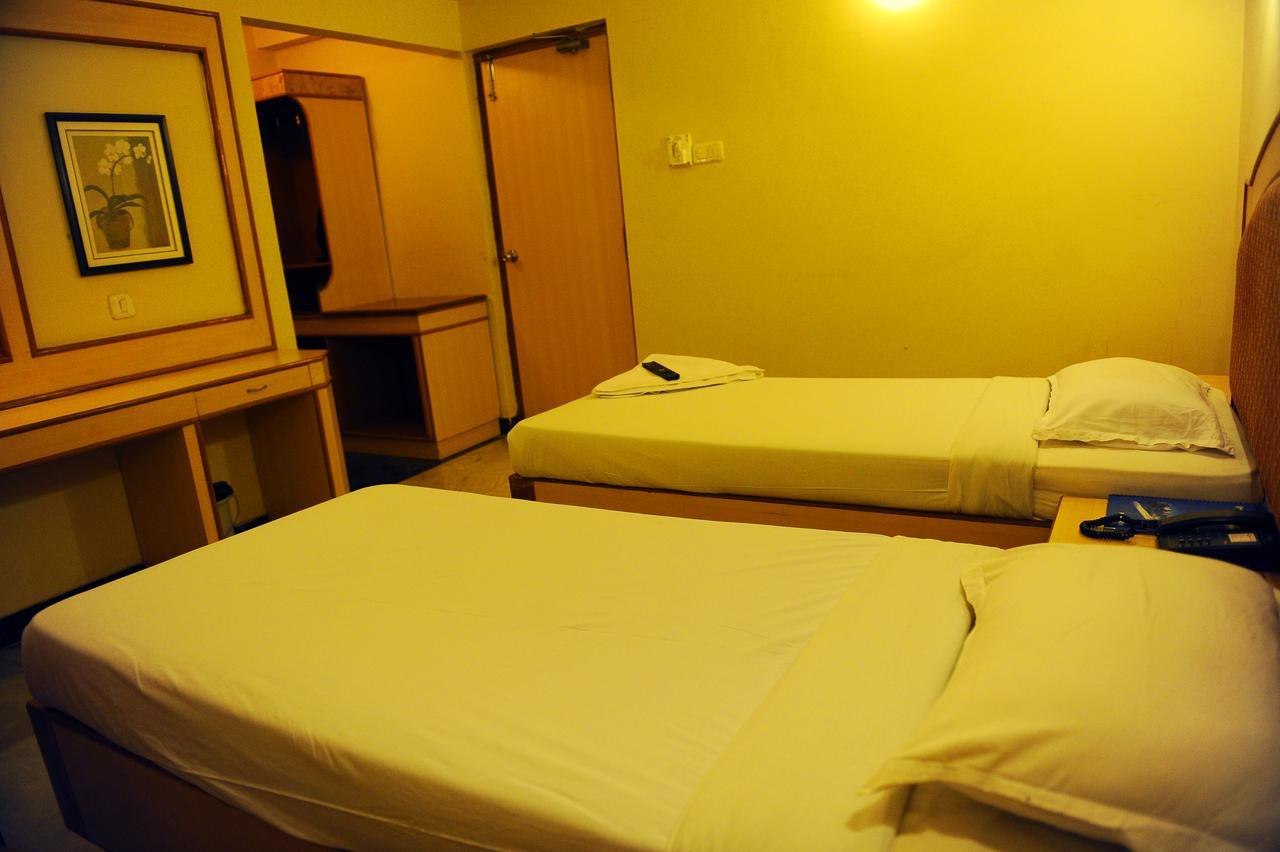 Mount Heera Hotel Madras Buitenkant foto
