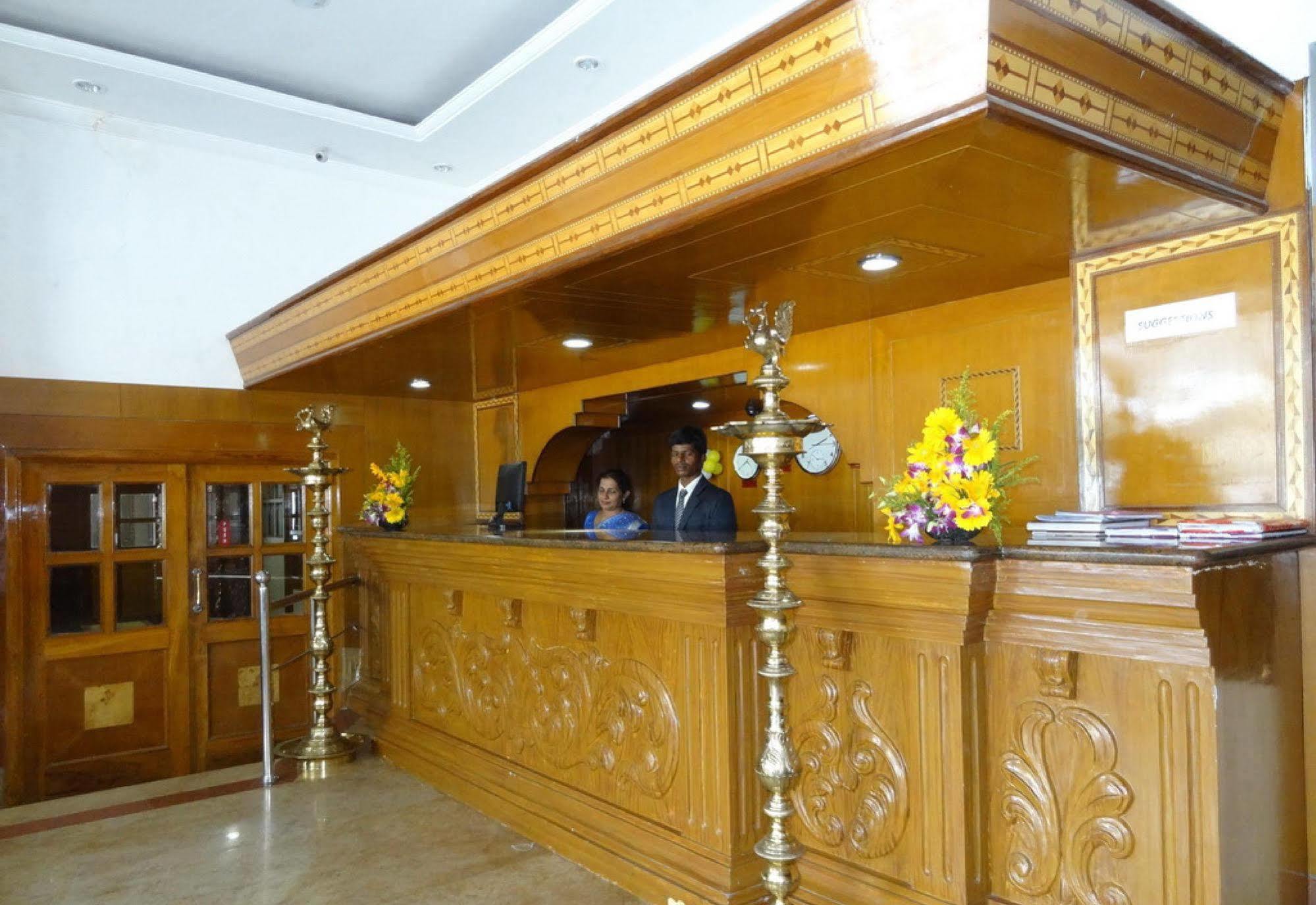 Mount Heera Hotel Madras Buitenkant foto